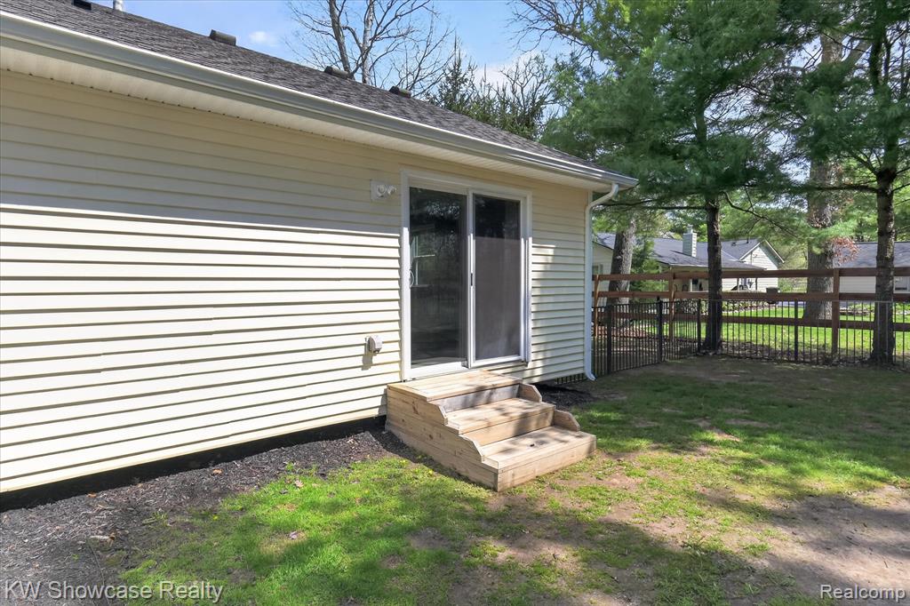 662 Tierney Avenue, Highland, MI 48356 — Photo 32