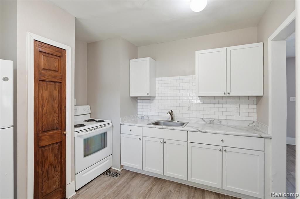 735 E Maxlow Avenue, Hazel Park, MI 48030 — Photo 8