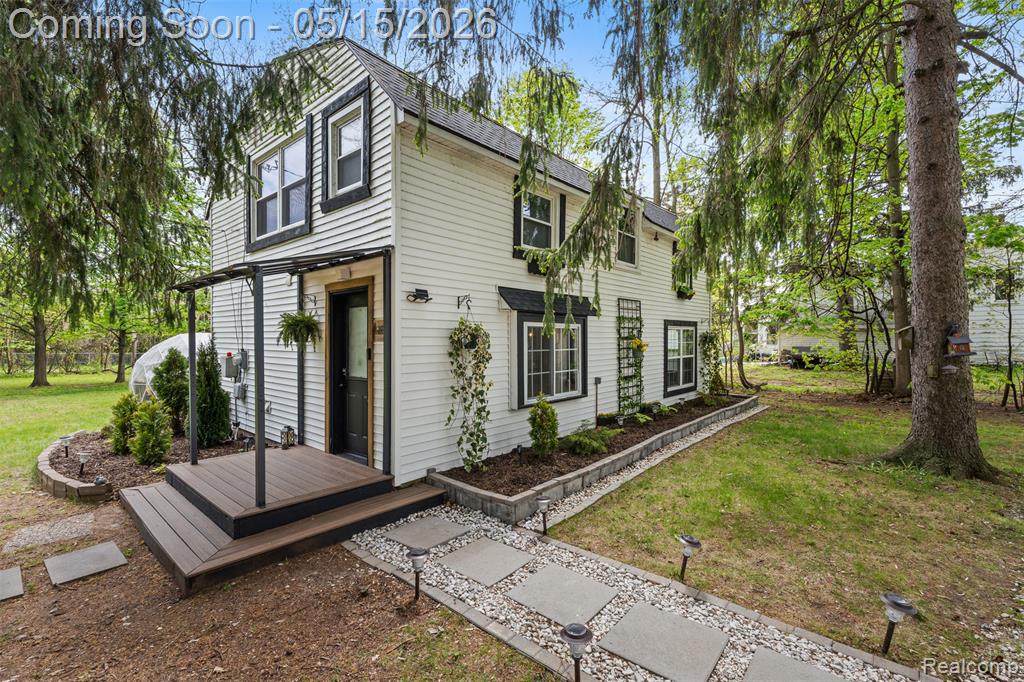 2472 Tackles Drive, White Lake, MI