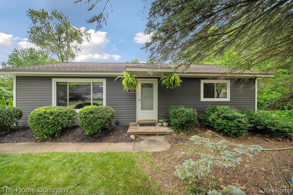 764 Dunreath Street, Wolverine Lake, MI 48390 — Photo 2