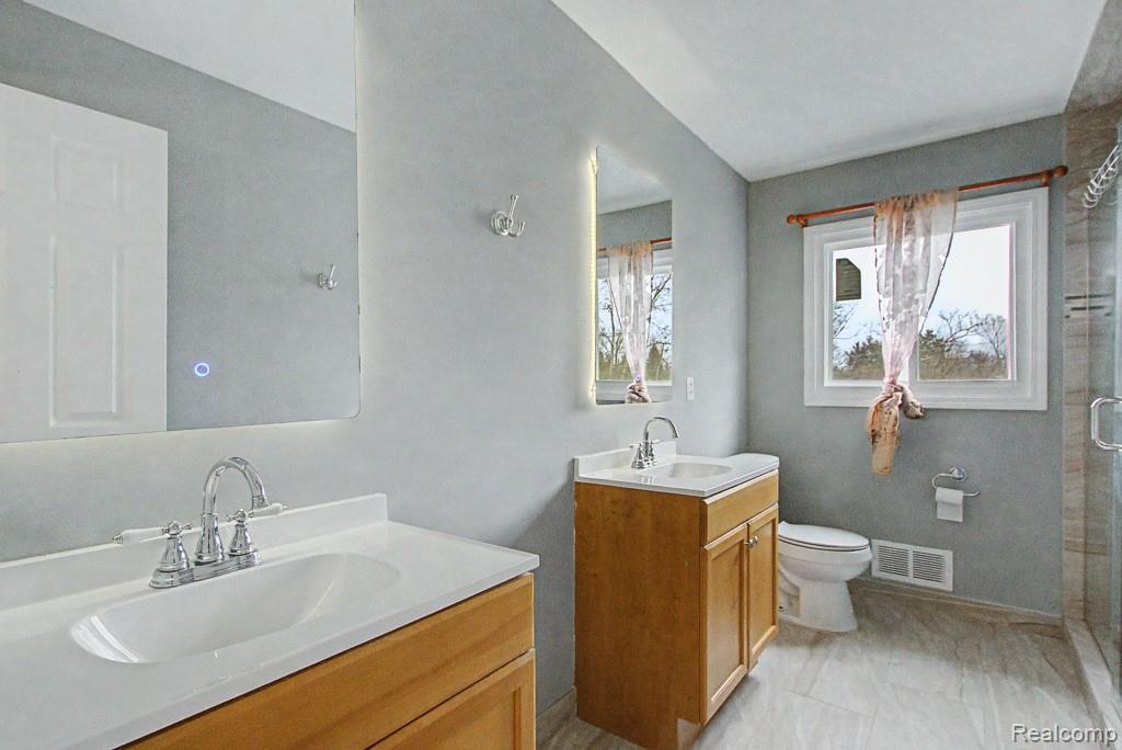 5394 Pond Bluff Drive, West Bloomfield, MI 48323 — Photo 29