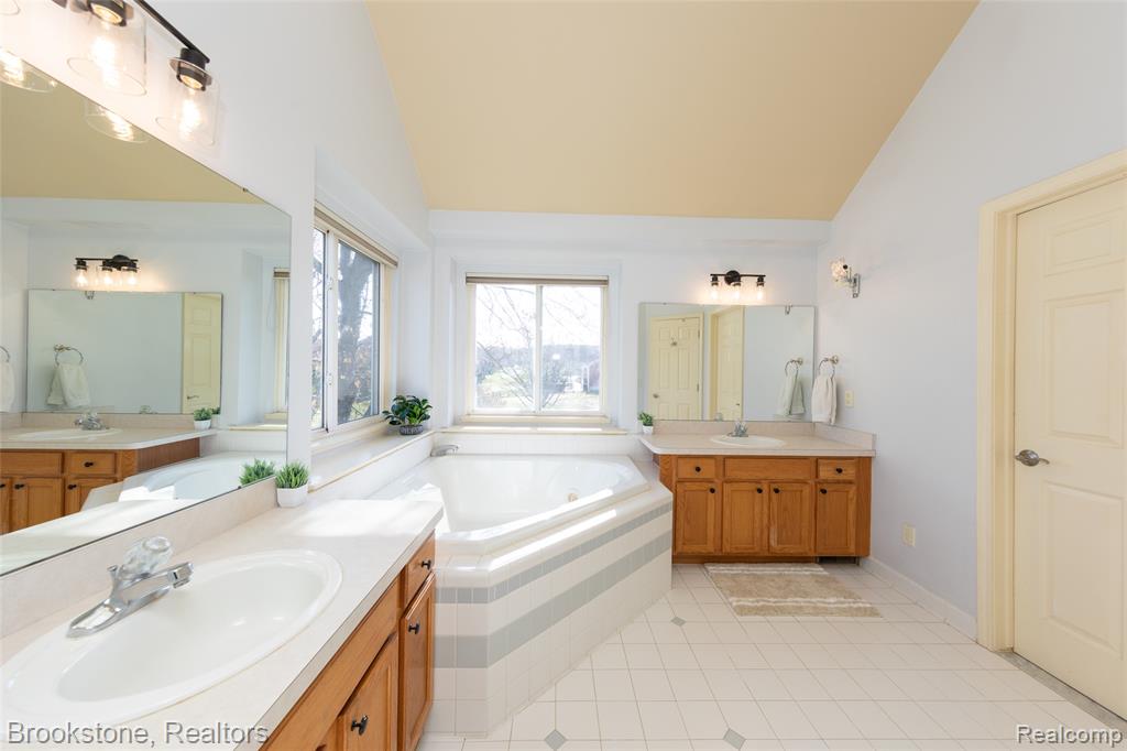 12567 BLUEBERRY Lane, Davisburg, MI 48350 — Photo 33