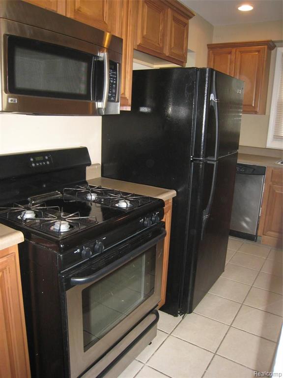18556 KENOSHA Street, Harper Woods, MI 48225 — Photo 5