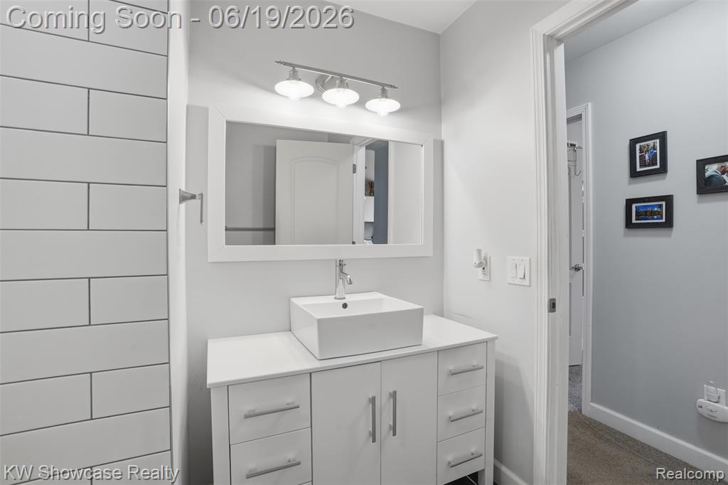 6053 N Bay, Clarkston, MI — Photo 13