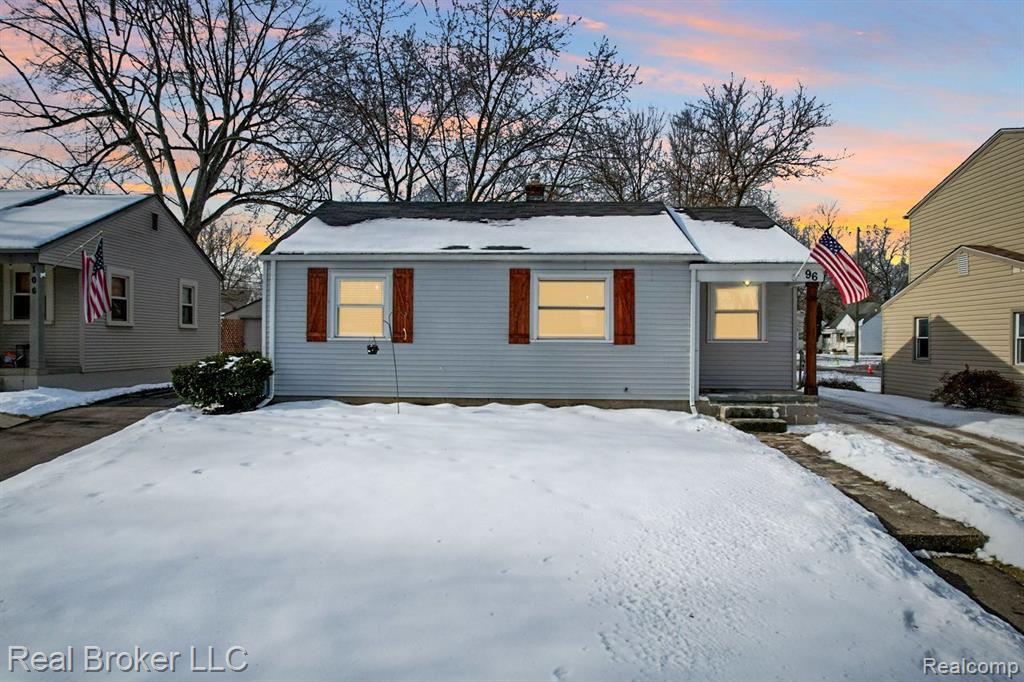 96 S ROSLYN Road, Waterford, MI 48328 — front exterior