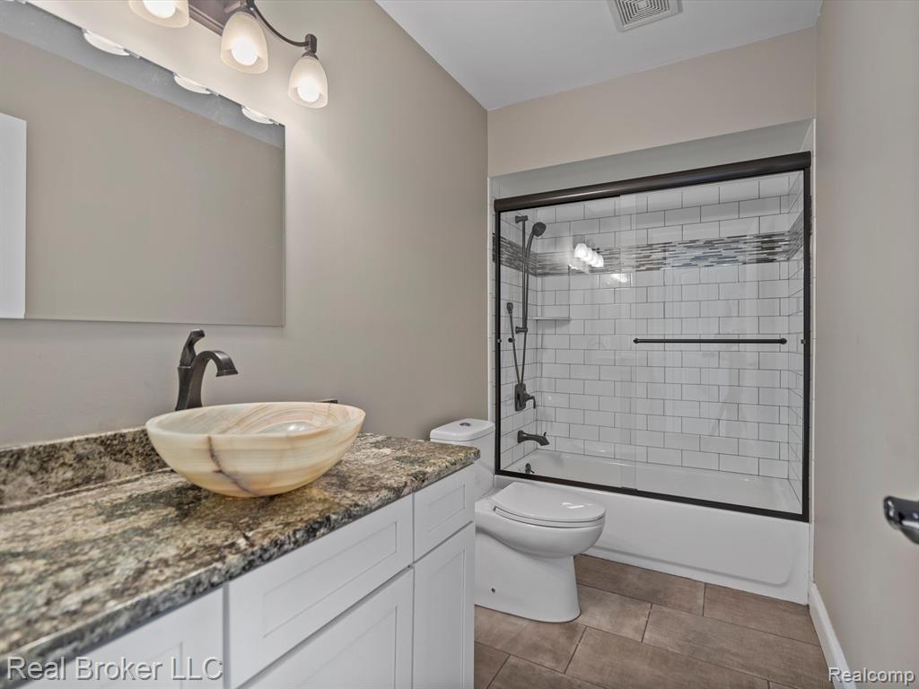 680 CRESCENT Court, Ortonville, MI 48462 — Photo 20