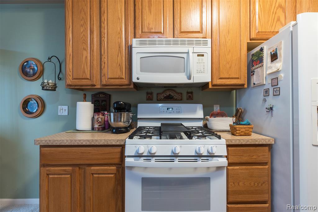 1890 Cedar Valley Drive, 38, Canton, MI 48188 — Photo 17