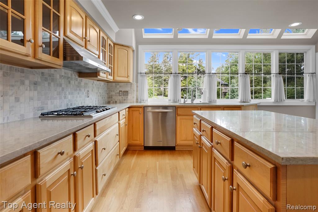 6369 Peach Tree Court, Rochester Hills, MI 48306 — Photo 16