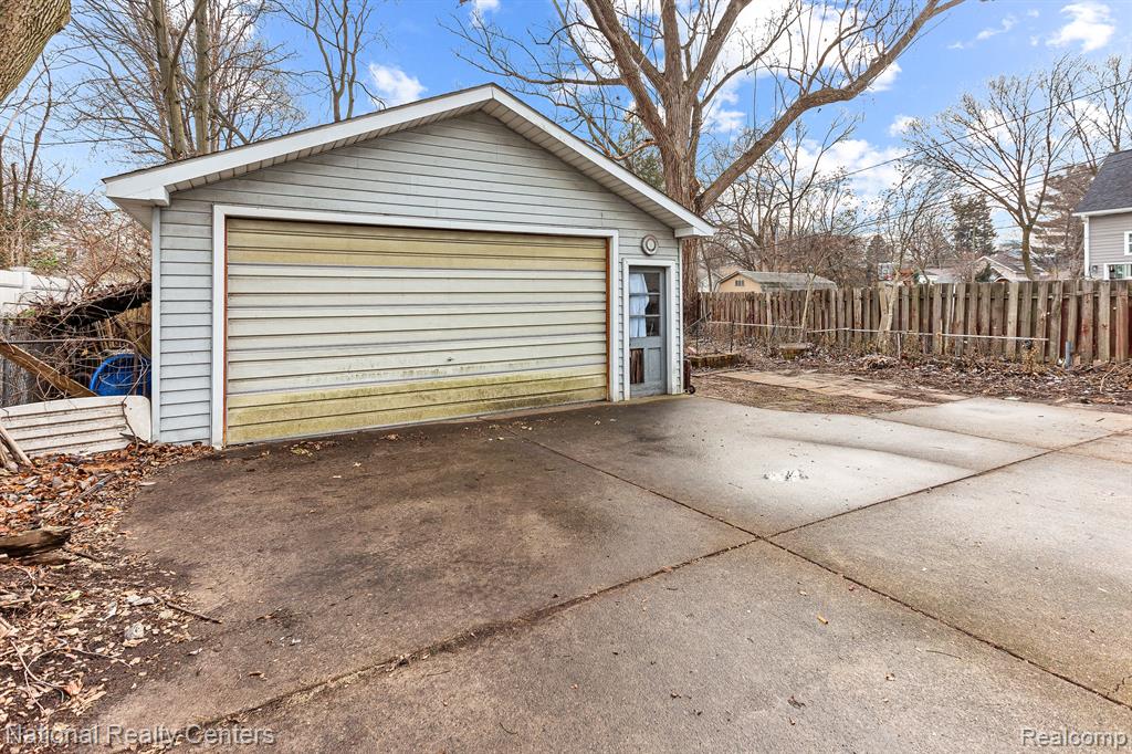 426 E KENILWORTH Avenue, Royal Oak, MI 48067 — Photo 19