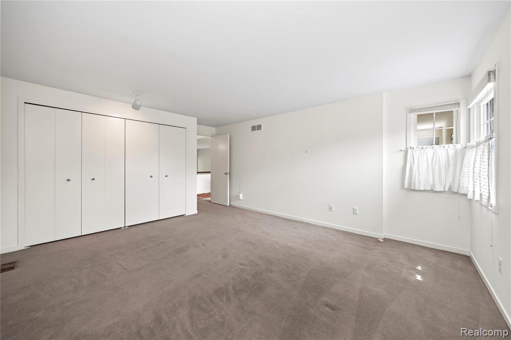 7277 Simsbury Drive, West Bloomfield, MI — Photo 30