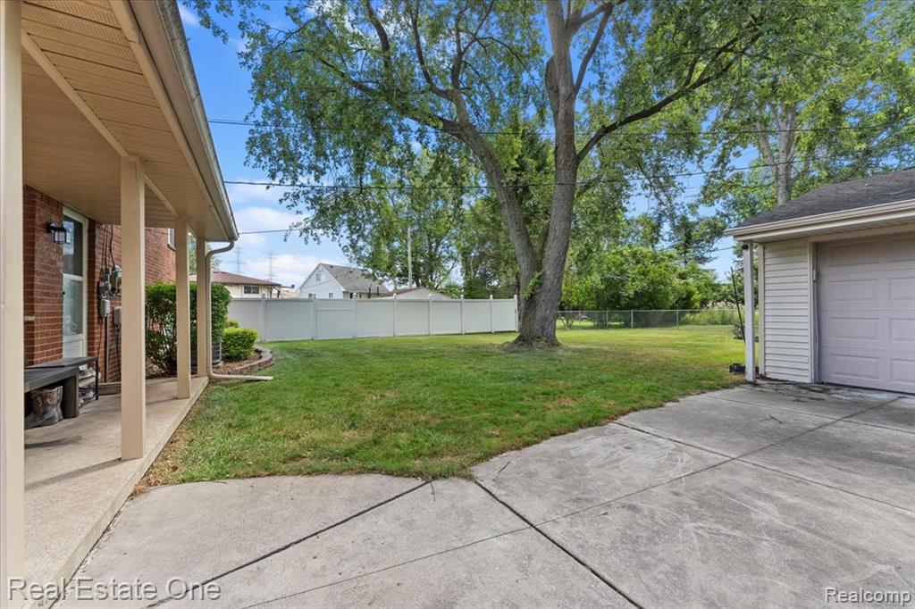 31817 Lafler Drive, Rockwood, MI — Photo 22