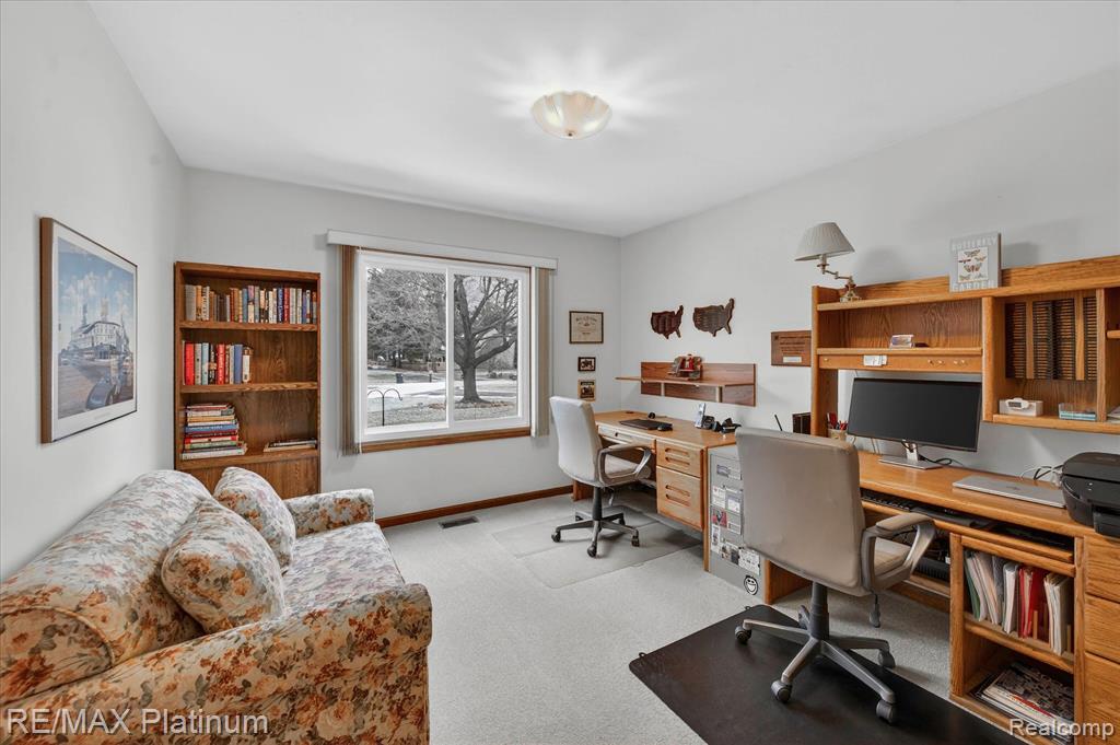 10696 Parker Court, South Lyon, MI 48178 — Photo 17