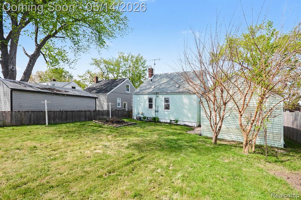 21900 Revere Street, Saint Clair Shores, MI 48080 — Photo 17