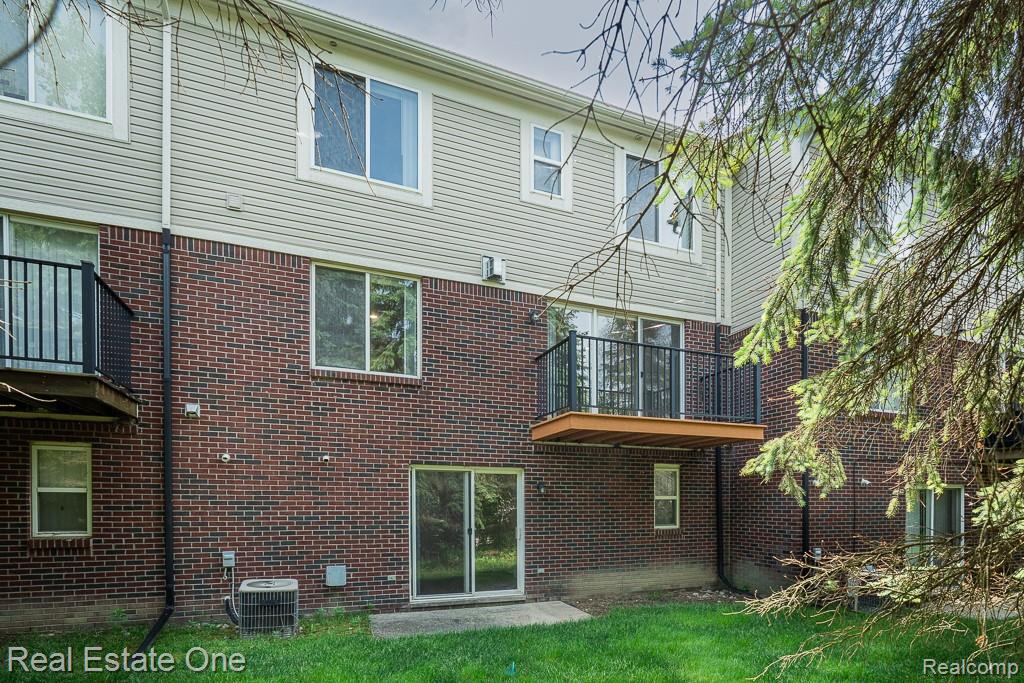 6963 Edgewater Drive, Troy, MI 48085 — Photo 26