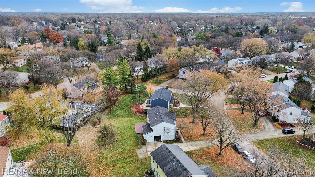 5748 Kingsfield Drive, West Bloomfield, MI — Photo 46