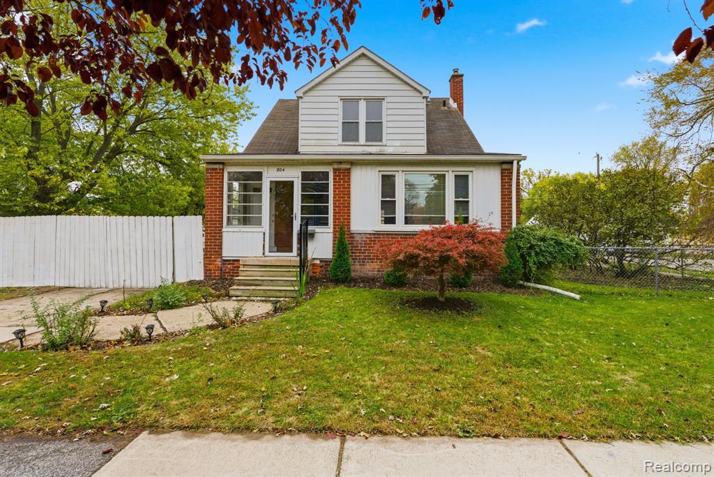 804 E Lincoln Avenue, Madison Heights, MI 48071 — front exterior