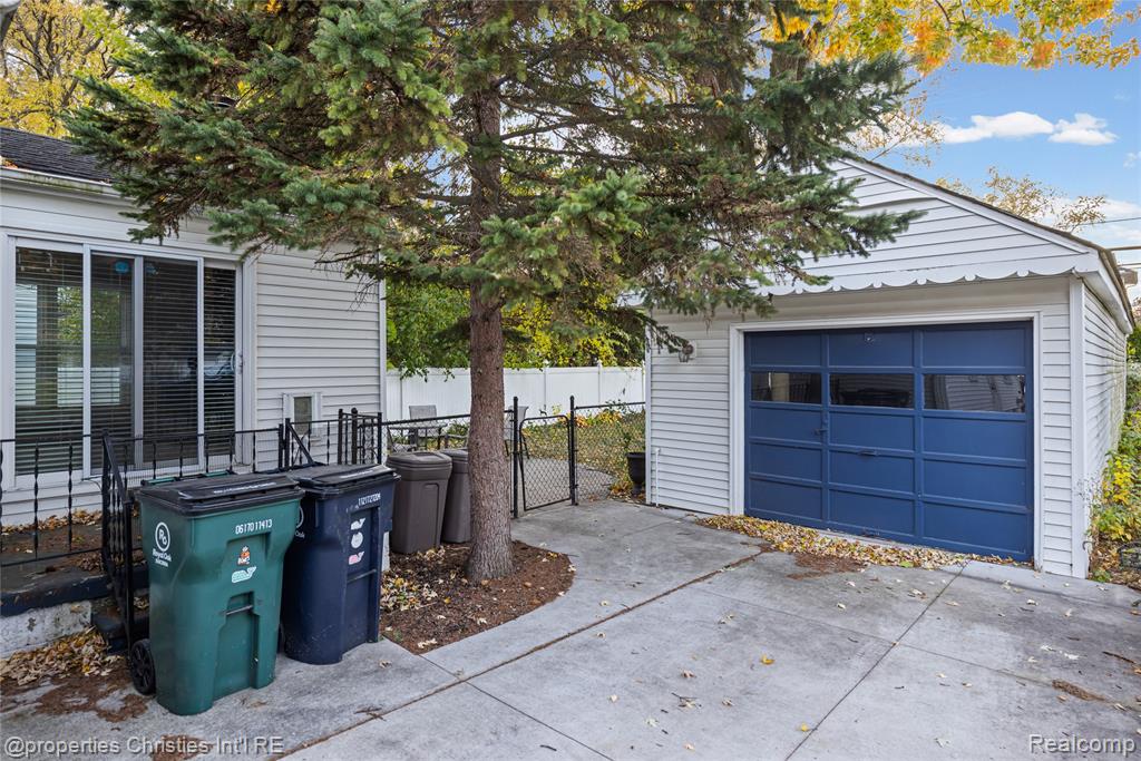 715 N Blair Avenue, Royal Oak, MI 48067 — Photo 5