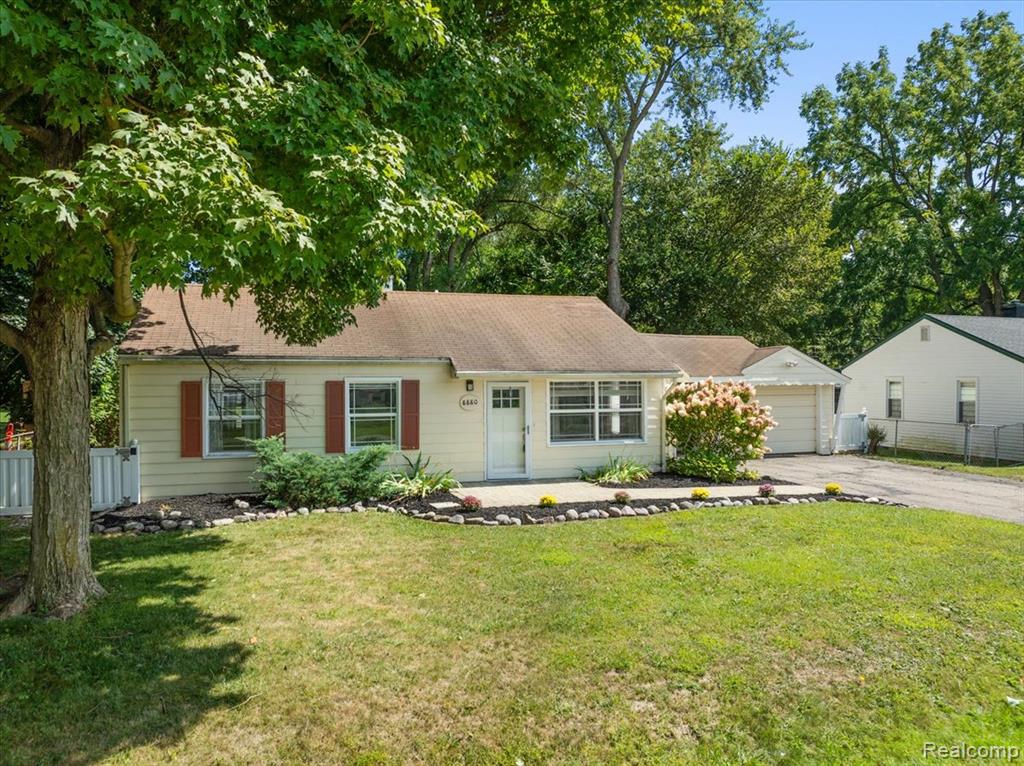 8880 Elmhurst Avenue, Plymouth, MI 48170 — Photo 2