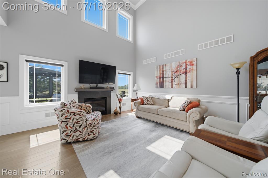 10641 Lone Oak Circle, Grand Blanc, MI 48439 — Photo 8