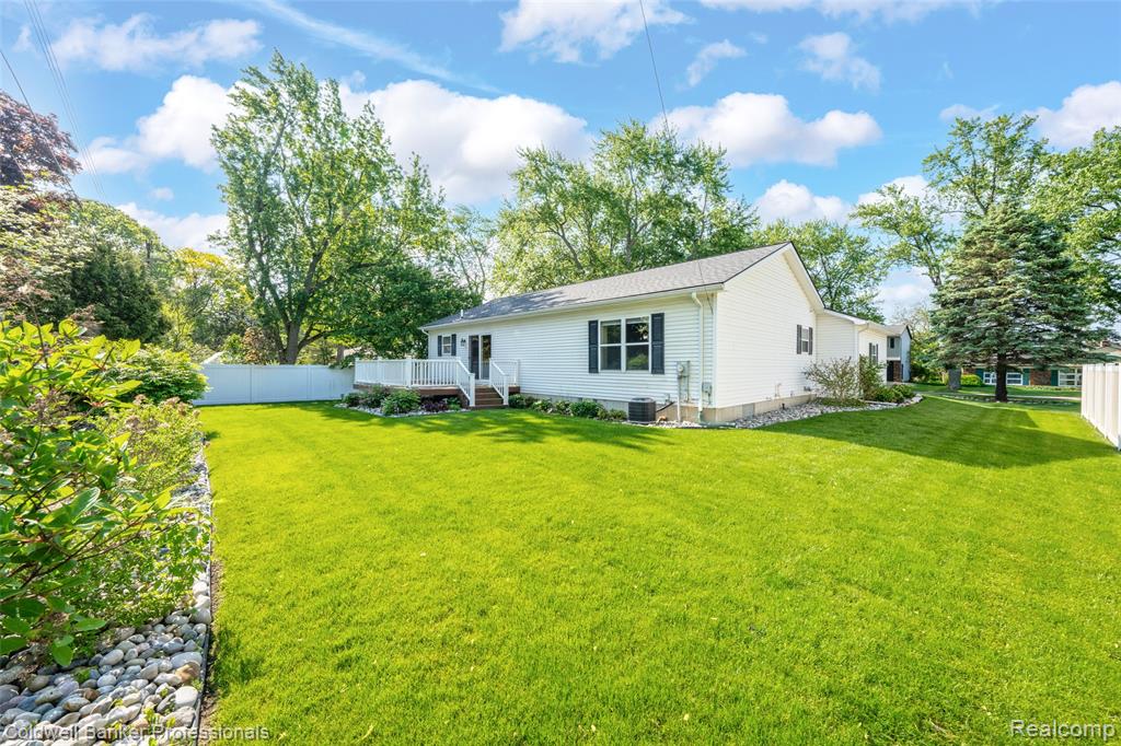 2470 Winkleman Drive, Waterford, MI 48329 — Photo 30