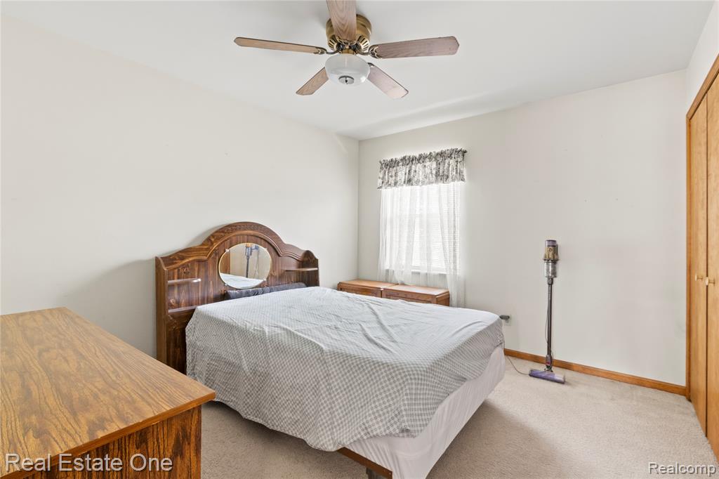 5955 BEECH DALY RD, Dearborn Heights, MI 48127 — Photo 9