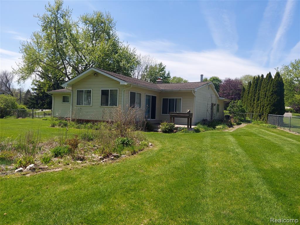 9680 Bloomhill Drive, Holly, MI 48442 — Photo 2