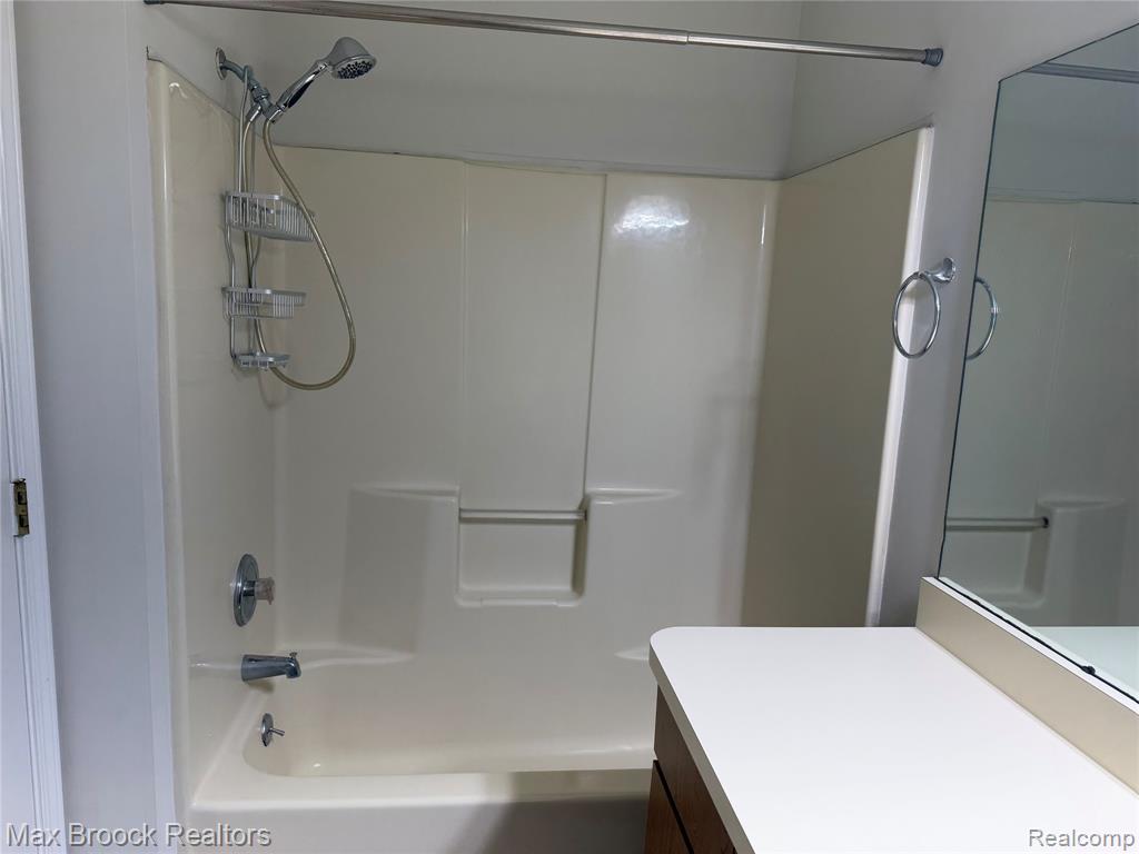 50431 Bay Run S, Chesterfield, MI 48047 — Photo 12