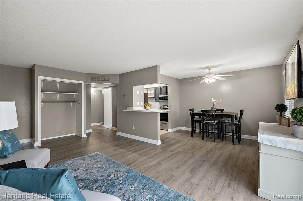 5299 Highland Road, 202, Waterford, MI 48327 — Photo 8