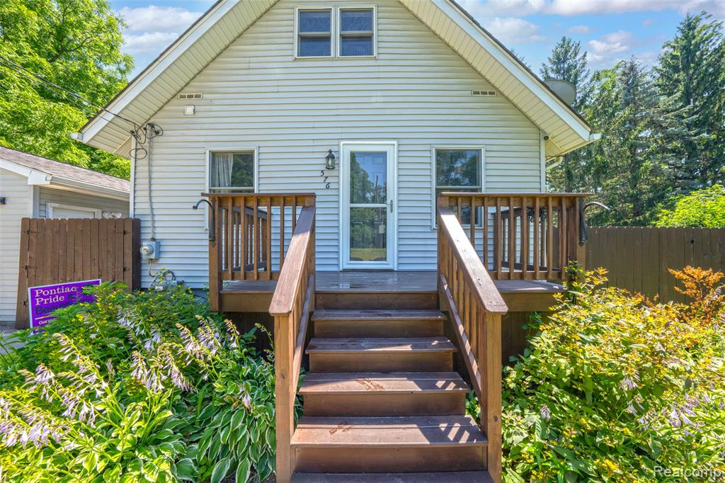 576 Brooks Avenue, Pontiac, MI 48340 — Photo 2