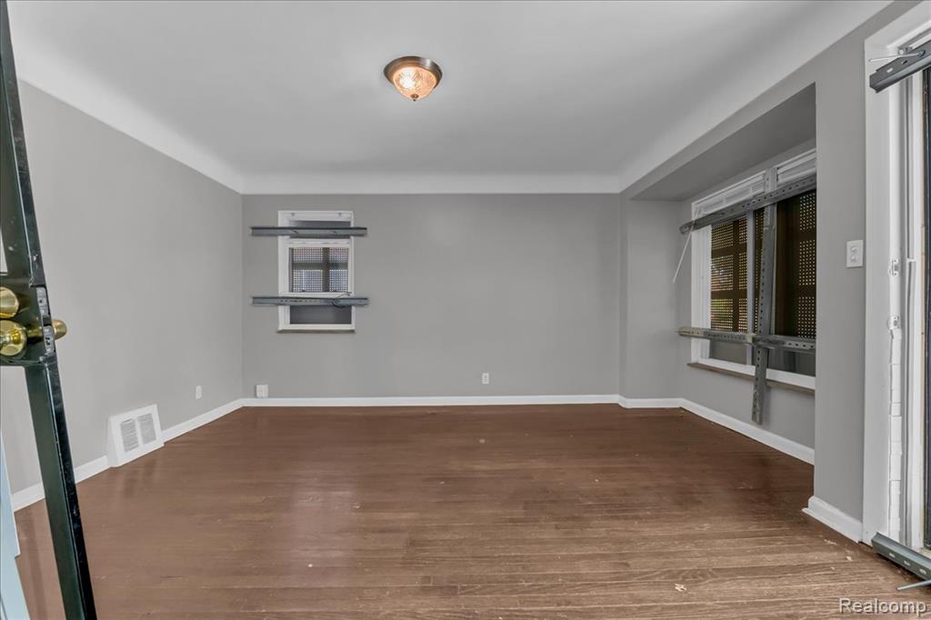 9935 Pierson St, Detroit, MI 48228 — Photo 5