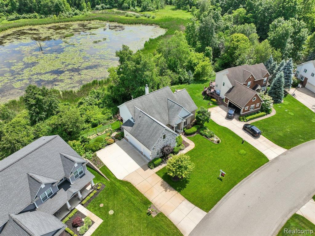 627 OLIVIA Drive, Milford, MI 48381 — Photo 36
