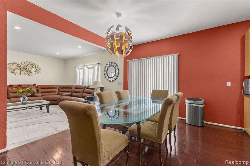 13765 COUNTRY WALK Boulevard, Belleville, MI 48111 — Photo 5