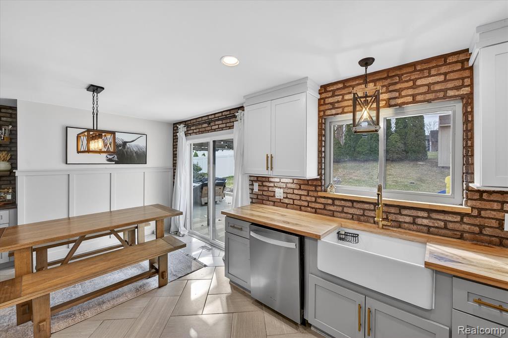 933 Abbey Lane, Milford, MI 48381 — Photo 13