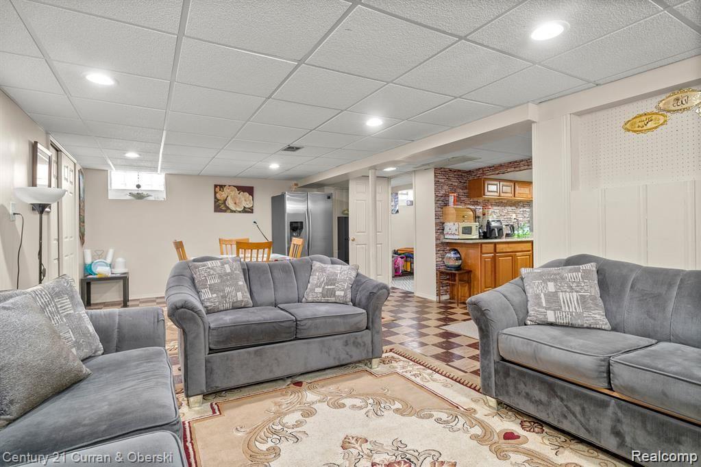 6906 FENTON Street, Dearborn Heights, MI 48127 — Photo 3