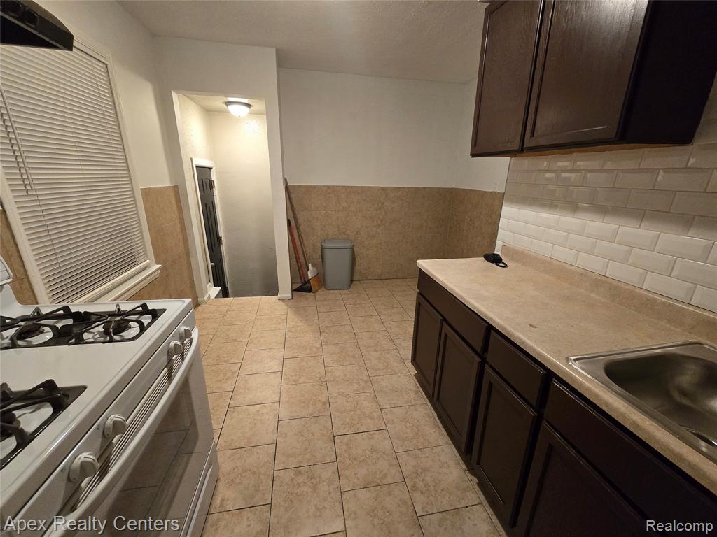 7668 Evergreen Avenue, Detroit, MI 48228 — Photo 7