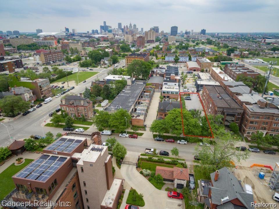 655 W ALEXANDRINE Street - Photo 2