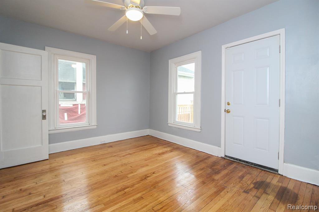 2170 MONTCLAIR Street, Detroit, MI 48214 — Photo 32
