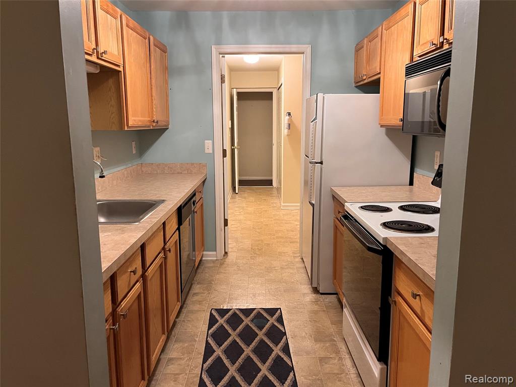 56567 Scotland Boulevard, Utica, MI 48316 — Photo 4