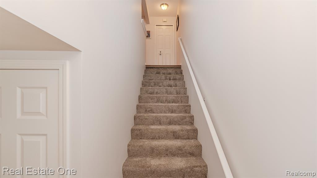 28209 Oakmonte Circle E, 60, New Hudson, MI 48165 — Photo 4