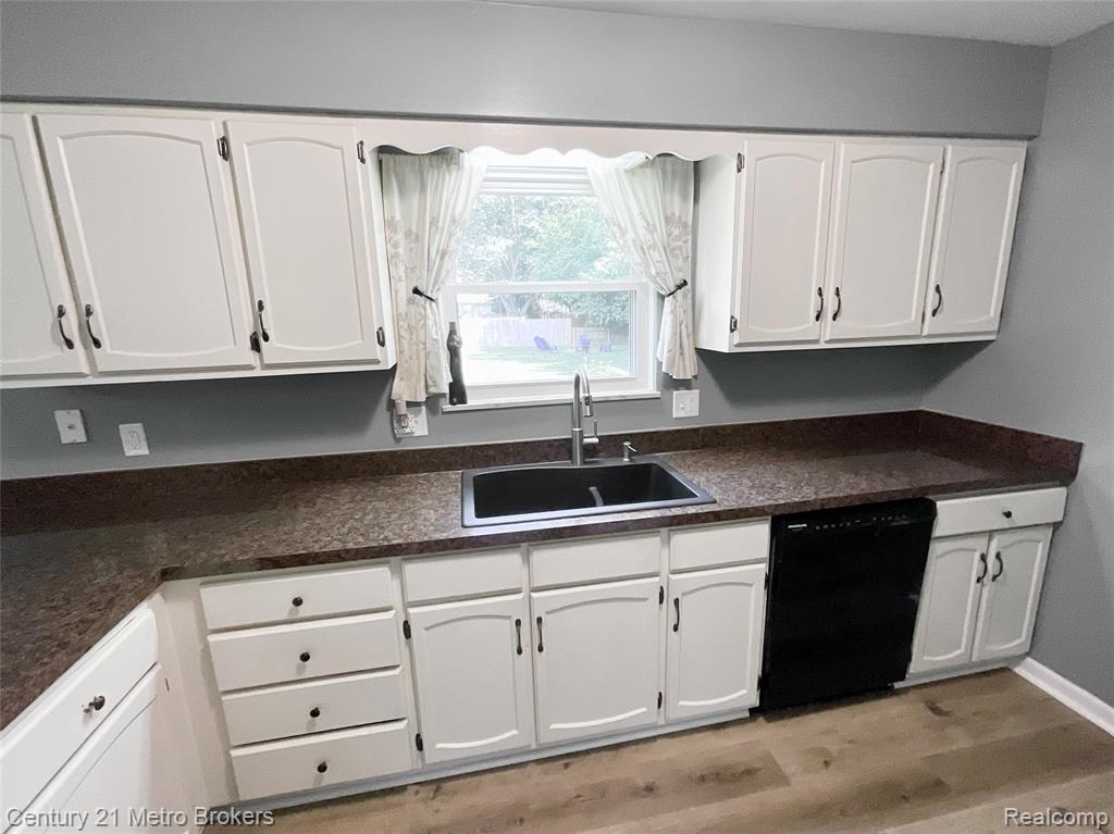 5363 Irish Road, Grand Blanc, MI 48439 — Photo 38