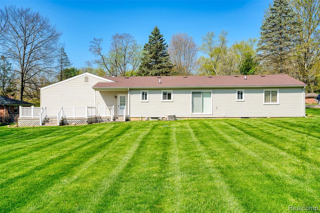 11891 Post Lane, South Lyon, MI 48178 — Photo 33