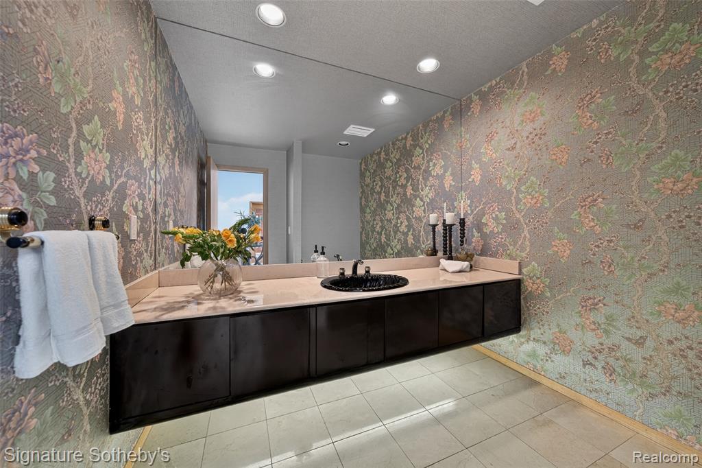 2131 Birchwood Way, Bloomfield Hills, MI 48302 — Photo 24