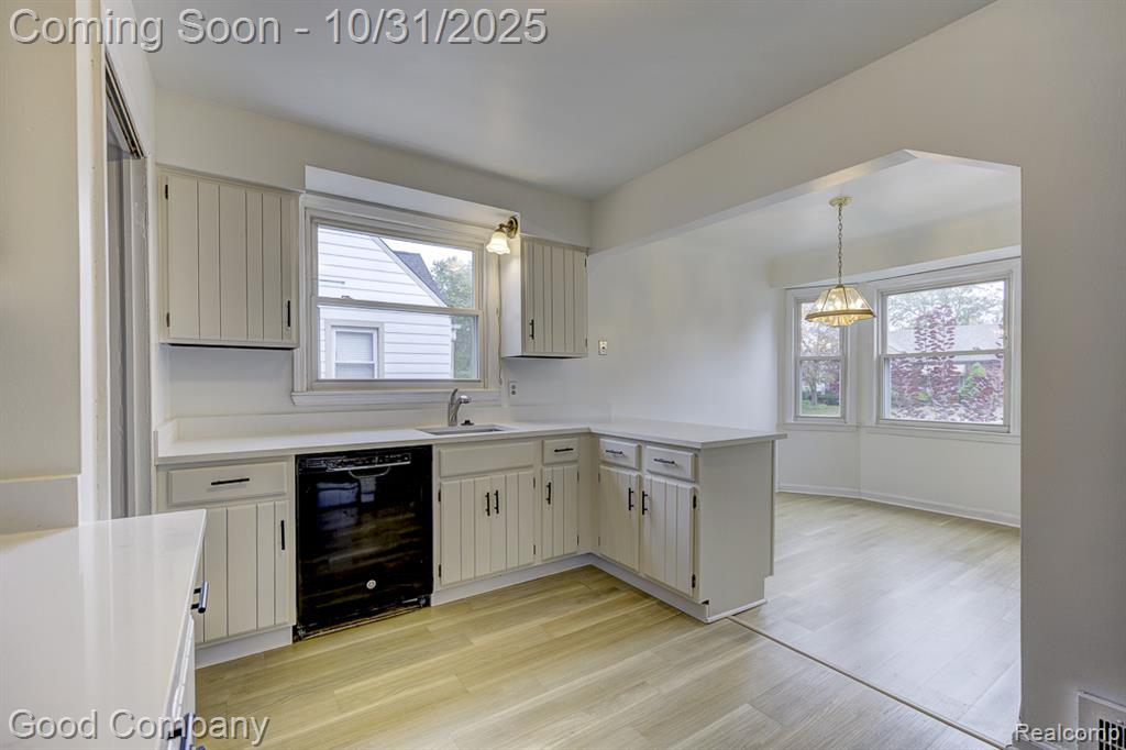 719 N Blair Avenue, Royal Oak, MI 48067 — Photo 14
