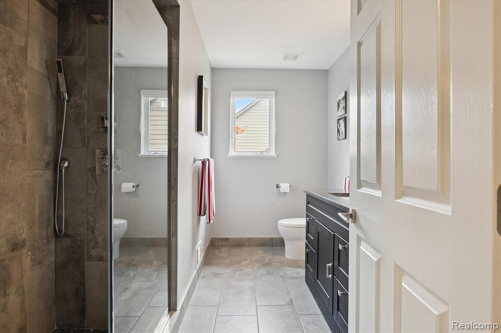5061 Whitby Drive, Sterling Heights, MI 48314 — Photo 22