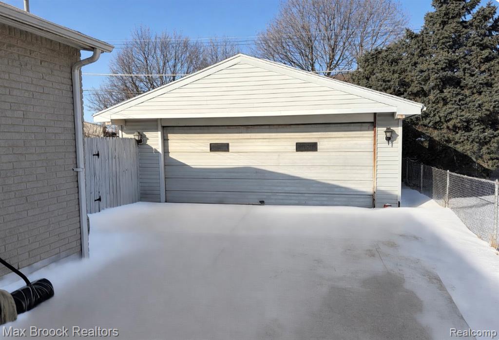 8223 San Marco Boulevard, Sterling Heights, MI 48313 — Photo 16