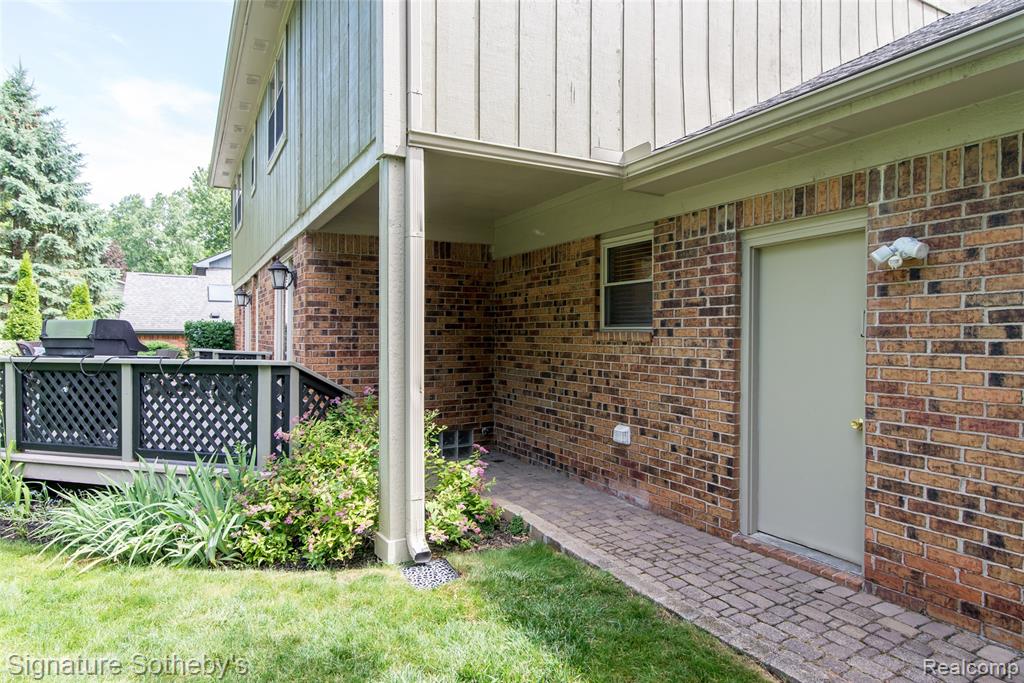 576 Ten Point Drive, Rochester Hills, MI 48309 — Photo 43