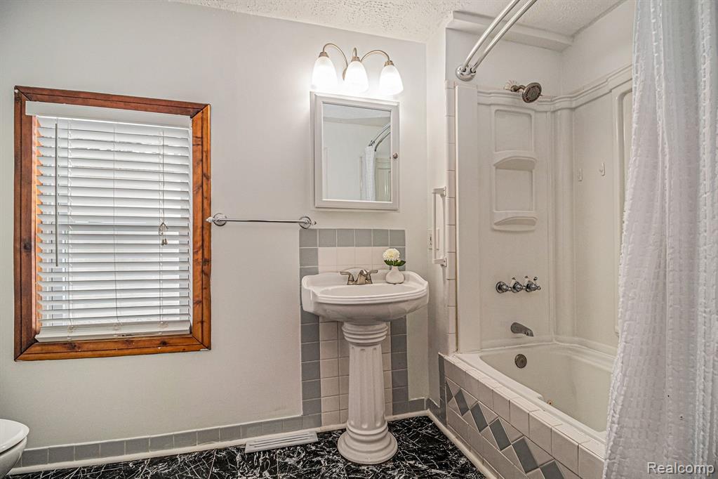 180 N Pasadena Street, Ypsilanti, MI 48198 — Photo 15