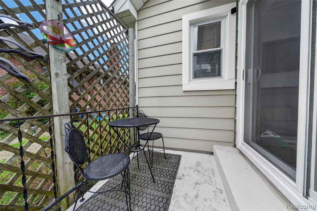 1430 Benvenue Street, Sylvan Lake, MI 48320 — Photo 66