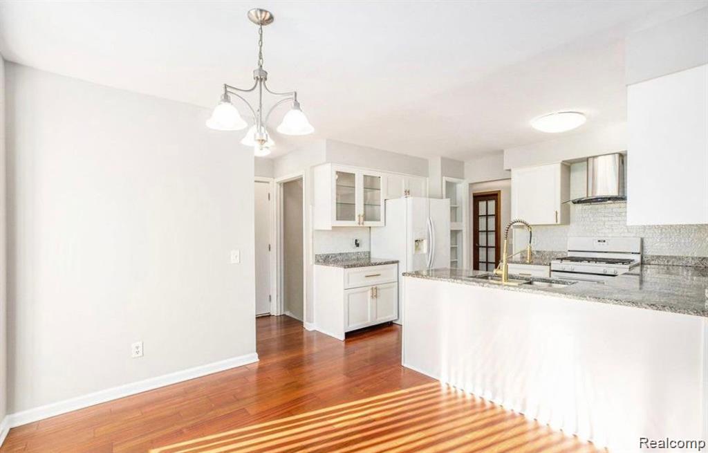 5055 Scarsdale Drive, Sterling Heights, MI 48310 — Photo 2
