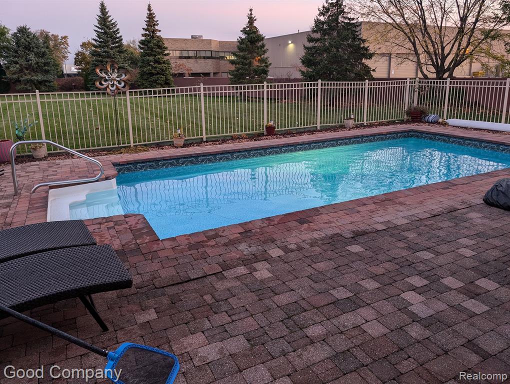 755 OAK POINT Lane, Madison Heights, MI 48071 — Photo 69